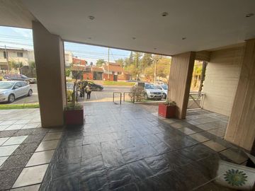 VENTA Departamento en edificio en Torre Altos de Muñiz , 4 ambientes, espacio guardacoches.