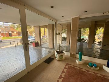 VENTA Departamento en edificio en Torre Altos de Muñiz , 4 ambientes, espacio guardacoches.