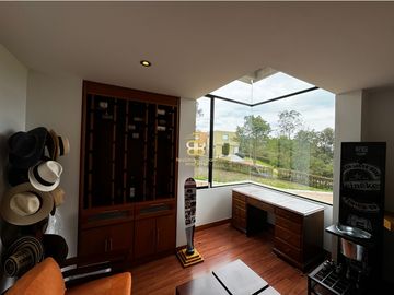 SE VENDE MAGNFICA CASA EN LA CALERA