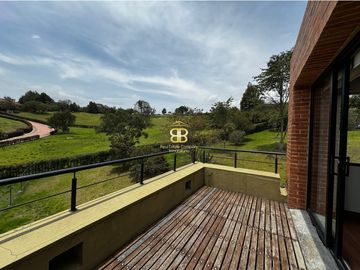 SE VENDE MAGNFICA CASA EN LA CALERA