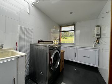 SE VENDE MAGNFICA CASA EN LA CALERA