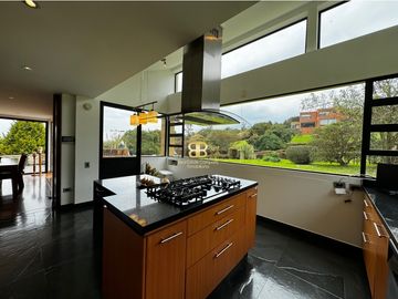 SE VENDE MAGNFICA CASA EN LA CALERA
