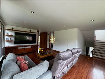 SE VENDE MAGNFICA CASA EN LA CALERA