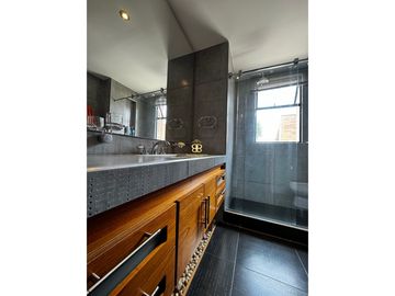 SE VENDE MAGNFICA CASA EN LA CALERA