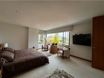 SE VENDE MAGNFICA CASA EN LA CALERA