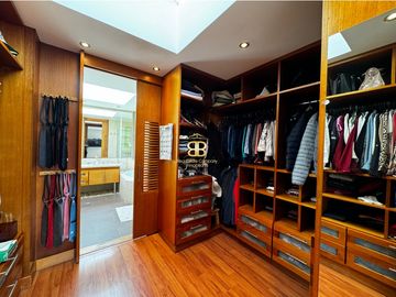 SE VENDE MAGNFICA CASA EN LA CALERA