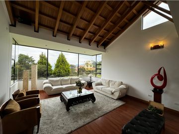 SE VENDE MAGNFICA CASA EN LA CALERA