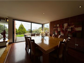 SE VENDE MAGNFICA CASA EN LA CALERA
