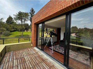 SE VENDE MAGNFICA CASA EN LA CALERA