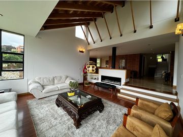 SE VENDE MAGNFICA CASA EN LA CALERA
