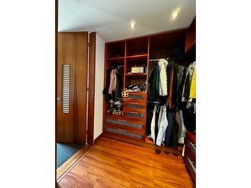 SE VENDE MAGNFICA CASA EN LA CALERA