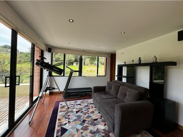 SE VENDE MAGNFICA CASA EN LA CALERA
