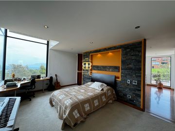 SE VENDE MAGNFICA CASA EN LA CALERA