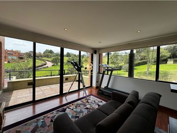 SE VENDE MAGNFICA CASA EN LA CALERA