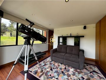 SE VENDE MAGNFICA CASA EN LA CALERA