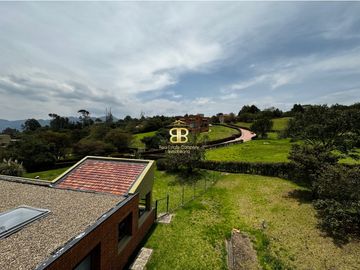 SE VENDE MAGNFICA CASA EN LA CALERA