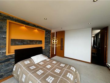 SE VENDE MAGNFICA CASA EN LA CALERA