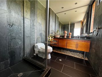 SE VENDE MAGNFICA CASA EN LA CALERA