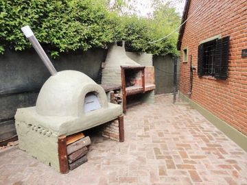 Casa quinta, Zamudio esq. Cavallo, Bº El Pinar, Marcos Paz, Cod.2280