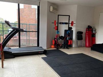 VENTA increible TRIPLEX Reciclado a full  4 dormit 2 coch playroom PILETA y terraza propias