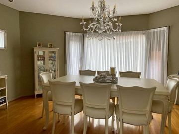VENTA increible TRIPLEX Reciclado a full  4 dormit 2 coch playroom PILETA y terraza propias