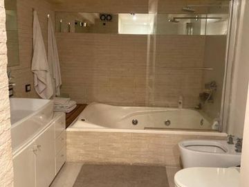 VENTA increible TRIPLEX Reciclado a full  4 dormit 2 coch playroom PILETA y terraza propias
