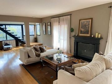 VENTA increible TRIPLEX Reciclado a full  4 dormit 2 coch playroom PILETA y terraza propias