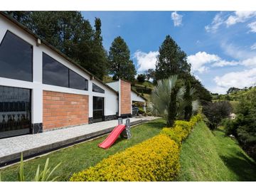 Hermosa casa finca de un solo nivel