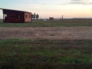 Venta  lote de  1200 m² y  cabaña rustica  a estrenar en club de polo 