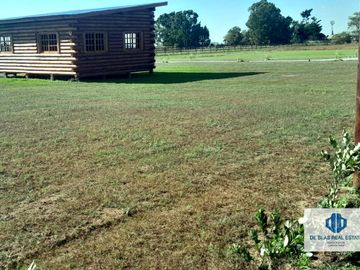 Venta  lote de  1200 m² y  cabaña rustica  a estrenar en club de polo 