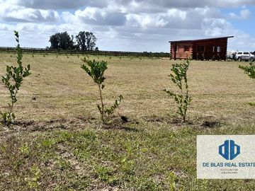 Venta  lote de  1200 m² y  cabaña rustica  a estrenar en club de polo 