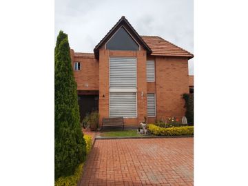 Vendemos hermosa casa en chìa!!