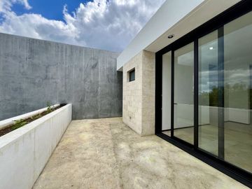 CASA EN VENTA MÉRIDA, PRIVADA RESIDENCIAL EN LA ZONA DE CHOLUL
