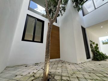 CASA EN VENTA MÉRIDA, PRIVADA RESIDENCIAL EN LA ZONA DE CHOLUL