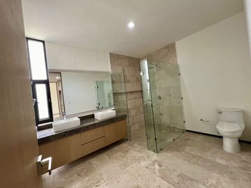 CASA EN VENTA MÉRIDA, PRIVADA RESIDENCIAL EN LA ZONA DE CHOLUL