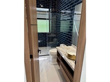 VENDO CASA PARA ESTRENAR EN LAGOS DEL PEÑON GIARADOT CUND.