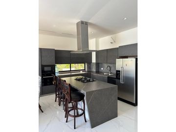 VENDO CASA PARA ESTRENAR EN LAGOS DEL PEÑON GIARADOT CUND.