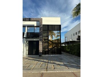 VENDO CASA PARA ESTRENAR EN LAGOS DEL PEÑON GIARADOT CUND.