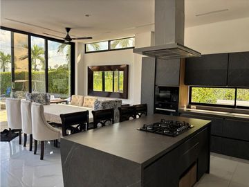 VENDO CASA PARA ESTRENAR EN LAGOS DEL PEÑON GIARADOT CUND.