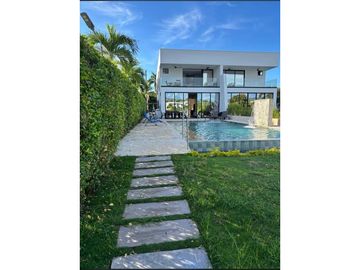 VENDO CASA PARA ESTRENAR EN LAGOS DEL PEÑON GIARADOT CUND.