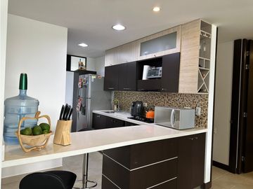 Apartamento amoblado en venta sector Avenida Bolivar
