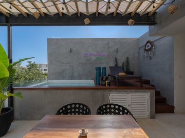 PENTHOUSE PANORÁMICO CON TERRAZA Y PISCINA PRIVADOS