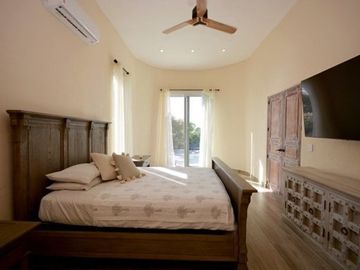 PACÍFICA Y LUJOSA VILLA DE TRES RECÁMARAS FRENTE AL MAR