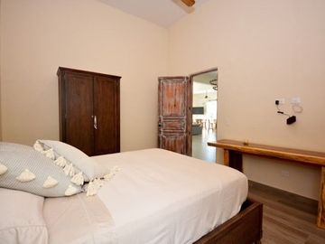 PACÍFICA Y LUJOSA VILLA DE TRES RECÁMARAS FRENTE AL MAR