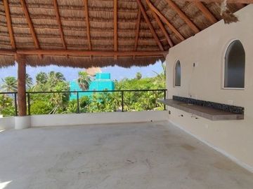 PACÍFICA Y LUJOSA VILLA DE TRES RECÁMARAS FRENTE AL MAR