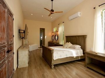 PACÍFICA Y LUJOSA VILLA DE TRES RECÁMARAS FRENTE AL MAR