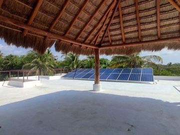 PACÍFICA Y LUJOSA VILLA DE TRES RECÁMARAS FRENTE AL MAR