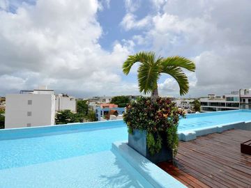UNA RECÁMARA EN EL CARIBE A UNOS PASOS DEL MAR