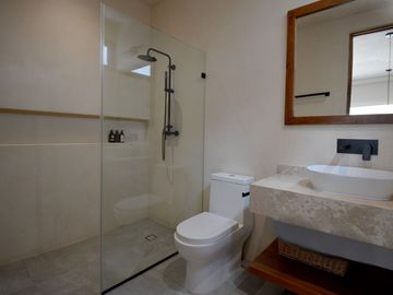 VILLA REFUGIO NATURAL EN TULUM, ESTILO MODERNO DE TRES NIVELES