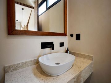 VILLA REFUGIO NATURAL EN TULUM, ESTILO MODERNO DE TRES NIVELES